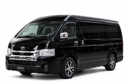 黒のトヨタ ハイエース グランドキャビン